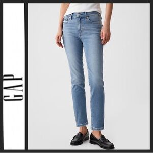 GAP Women's Light Blue Straight-Leg Jeans